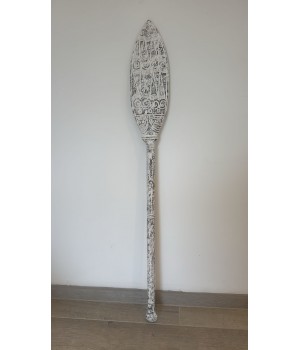 Pagaie en bois sculpté